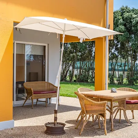 Rum i privatbostad Wake Up With The Sea Breeze- With Pool 1 Lavra